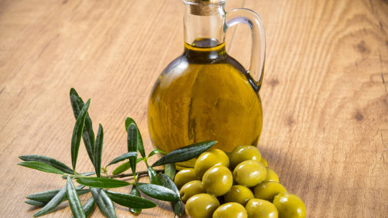 Synergic action between Olive phenols and antibiotics